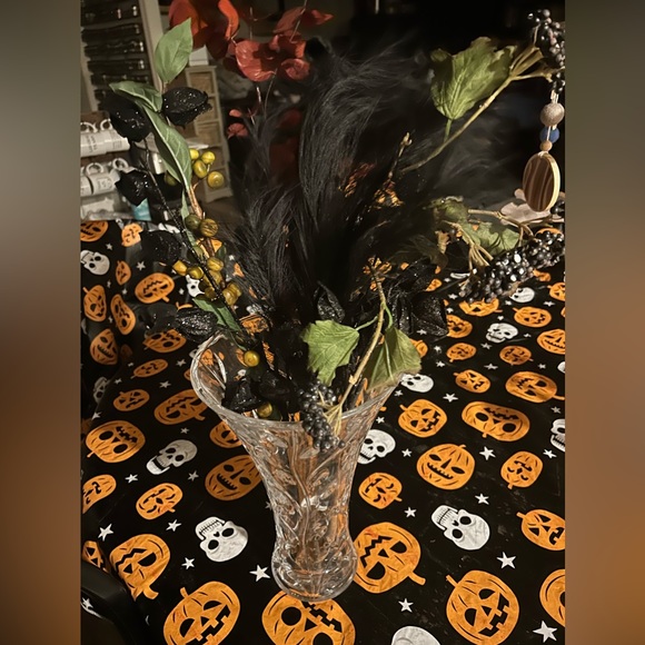 Halloween floral arrangement - Picture 3 of 6
